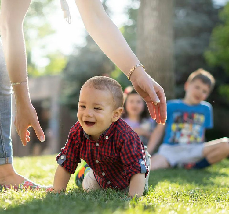 دوربین بیسیم تحت شبکه آیمو مدل IPC-F22FEP با دید در شب رنگی و صدای دوطرفه